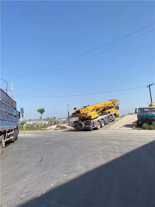 和田县25吨吊车的租赁价格大概是多少？