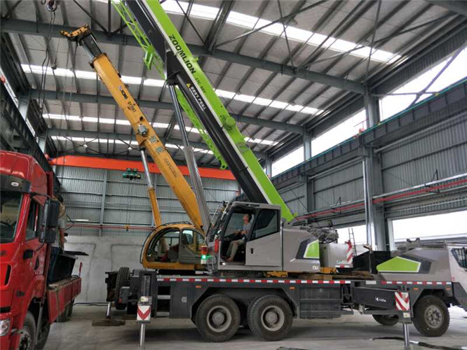 和田县高空车出租需要注意哪些安全事项？