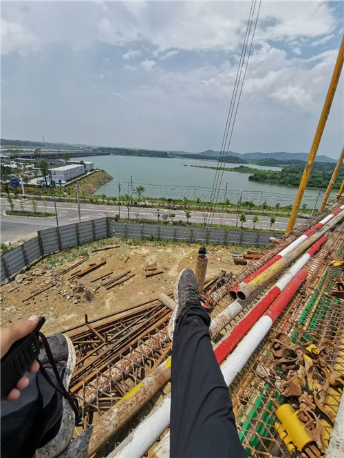 和田县作业中发生设备损坏或人员意外，责任怎么划分？