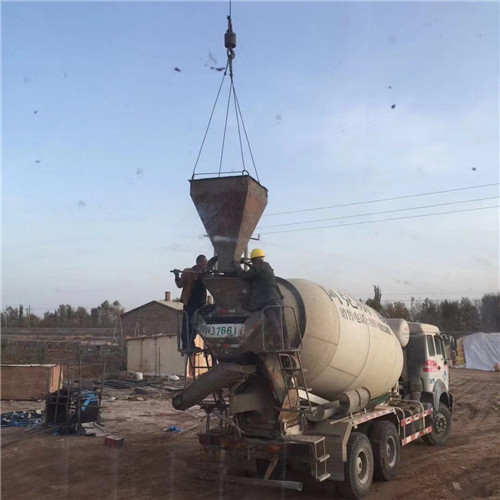 和田县“精准瞄准”—— 吊车的 “定位导航” 技术